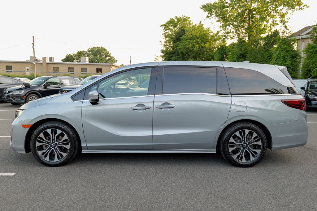 Used 2025 Honda Odyssey Elite image 4