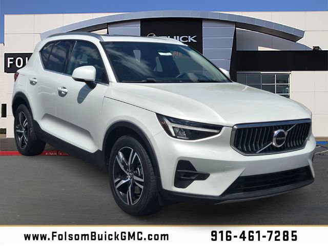 Used 2023 Volvo XC40 B5 Plus AWD/4WD image 1