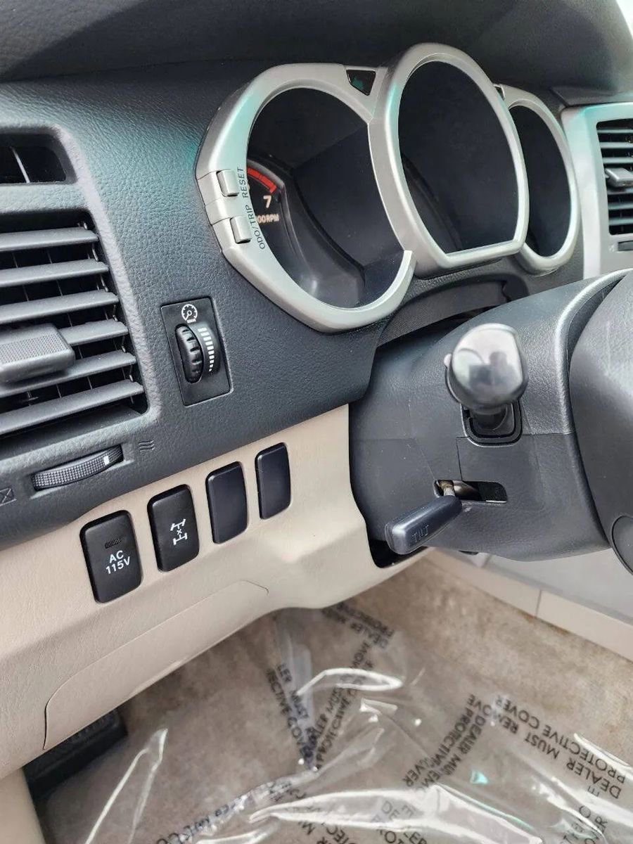 Used 2004 Toyota 4Runner Limited image 40