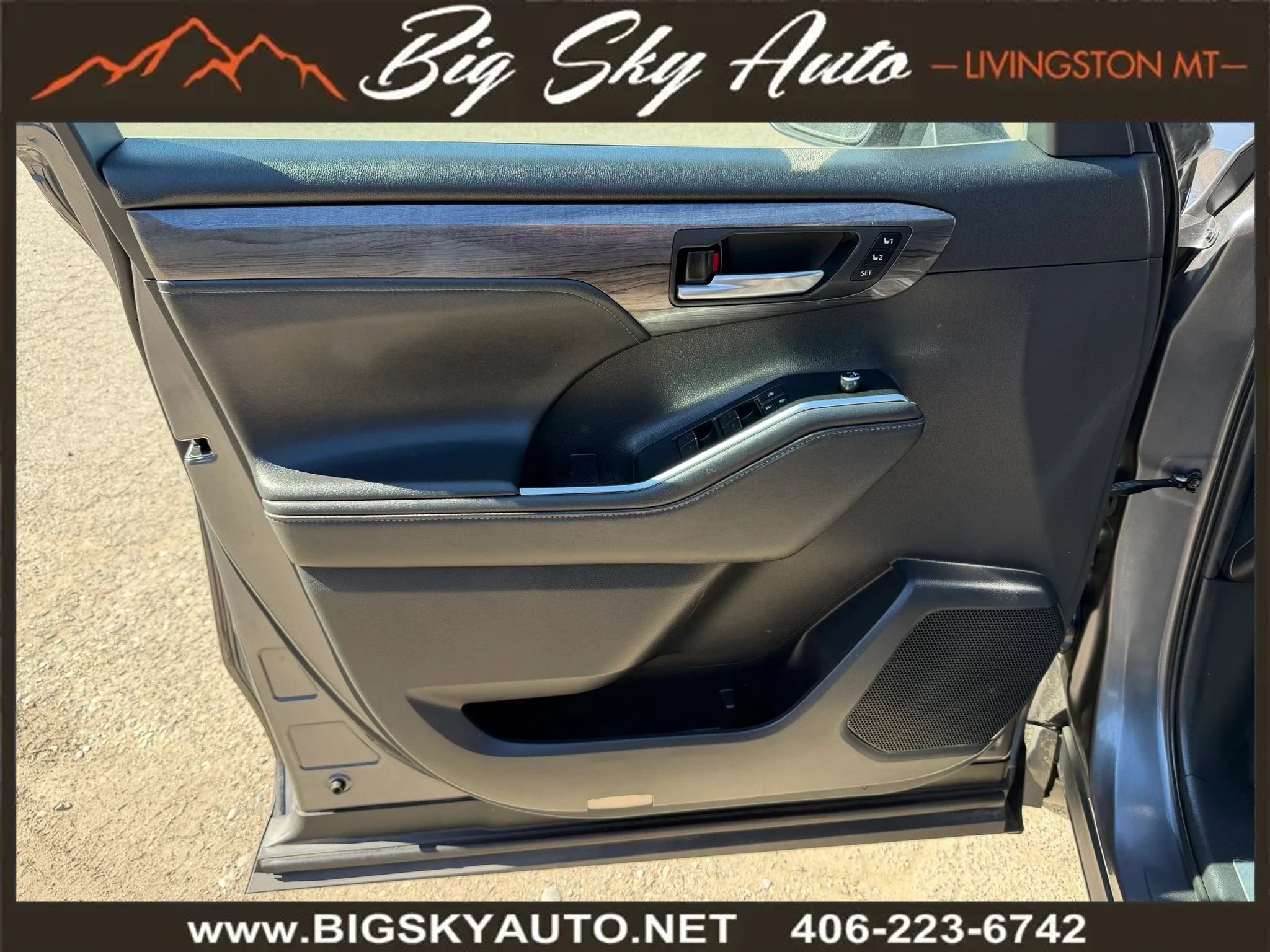 Used 2021 Toyota Highlander Limited image 11