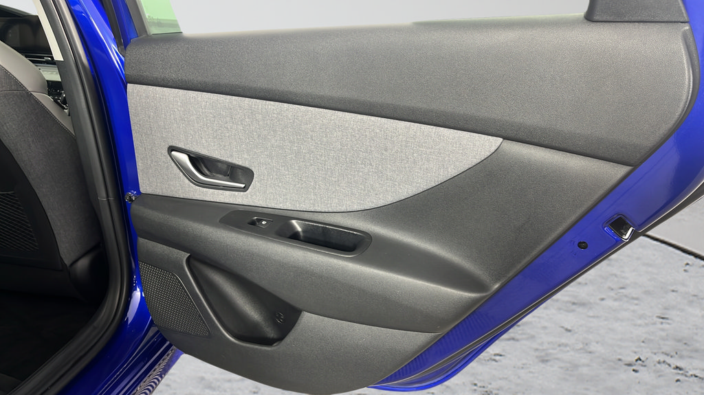 Used 2023 Hyundai Elantra Limited FWD image 30