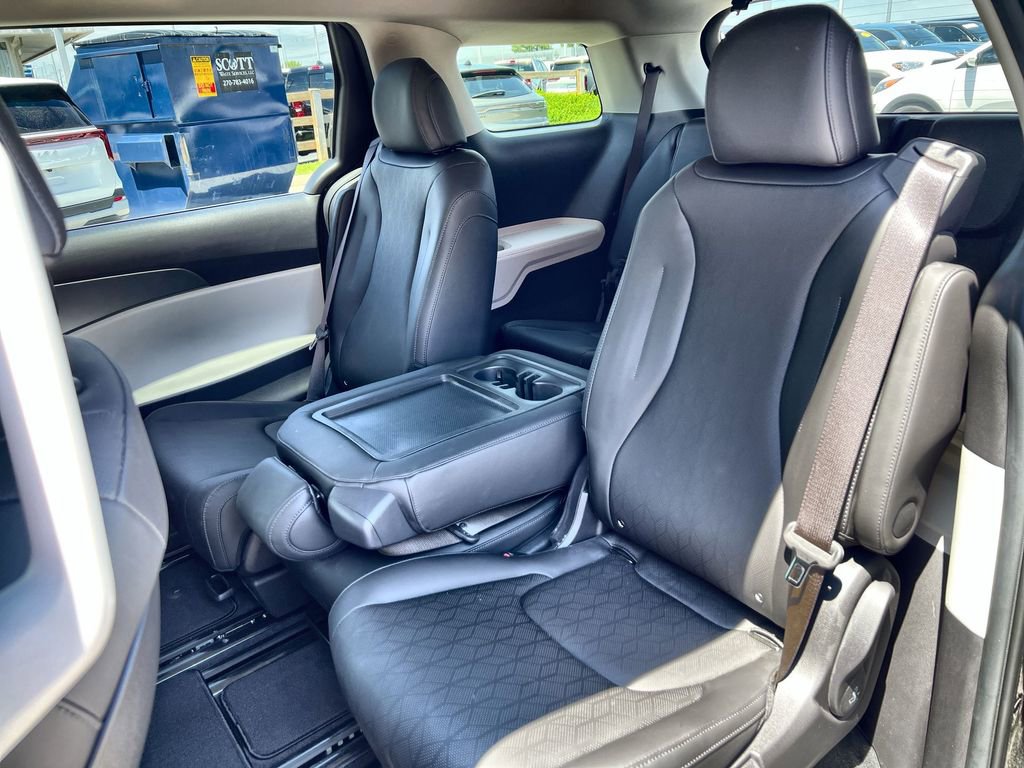 Used 2023 Kia Carnival LX FWD image 21