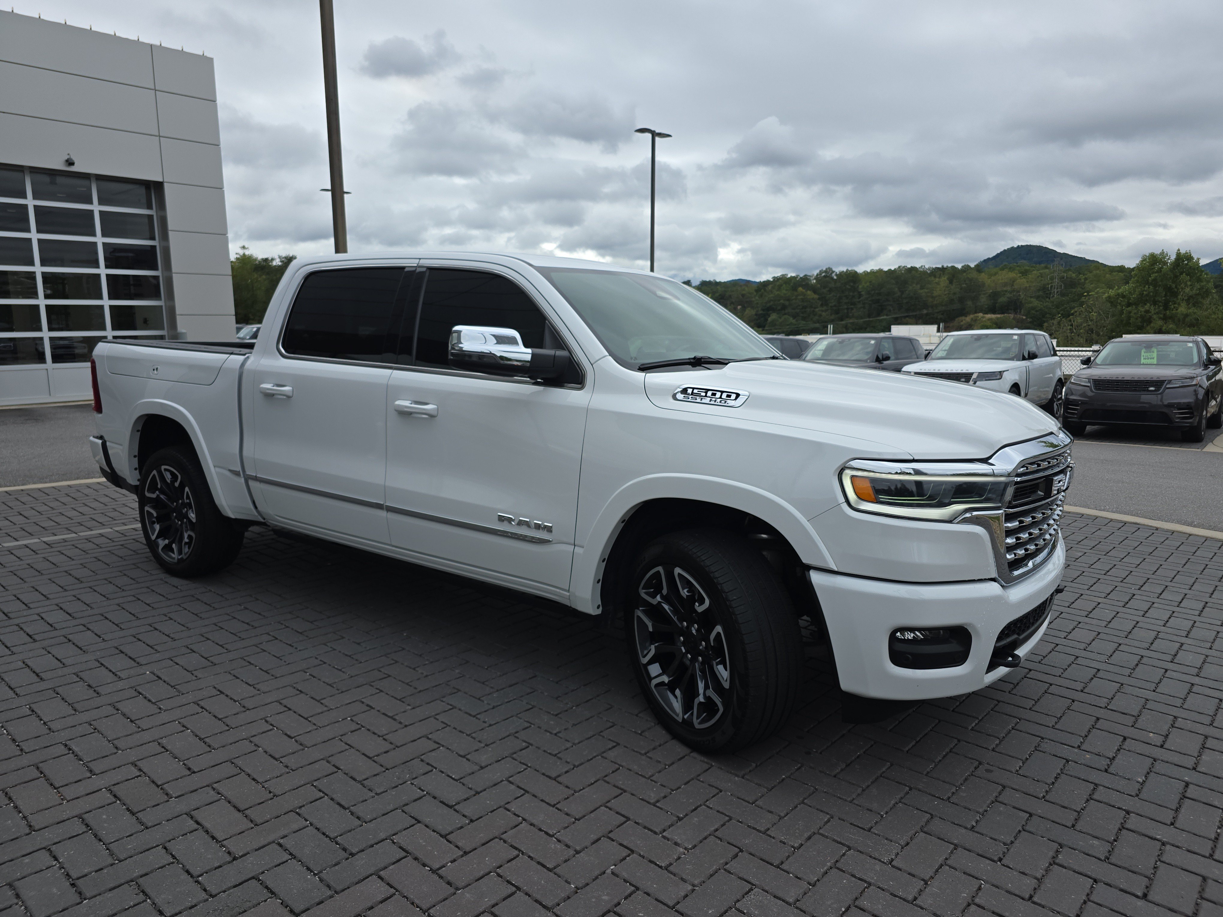 Used 2025 RAM 1500 Limited AWD/4WD image 3