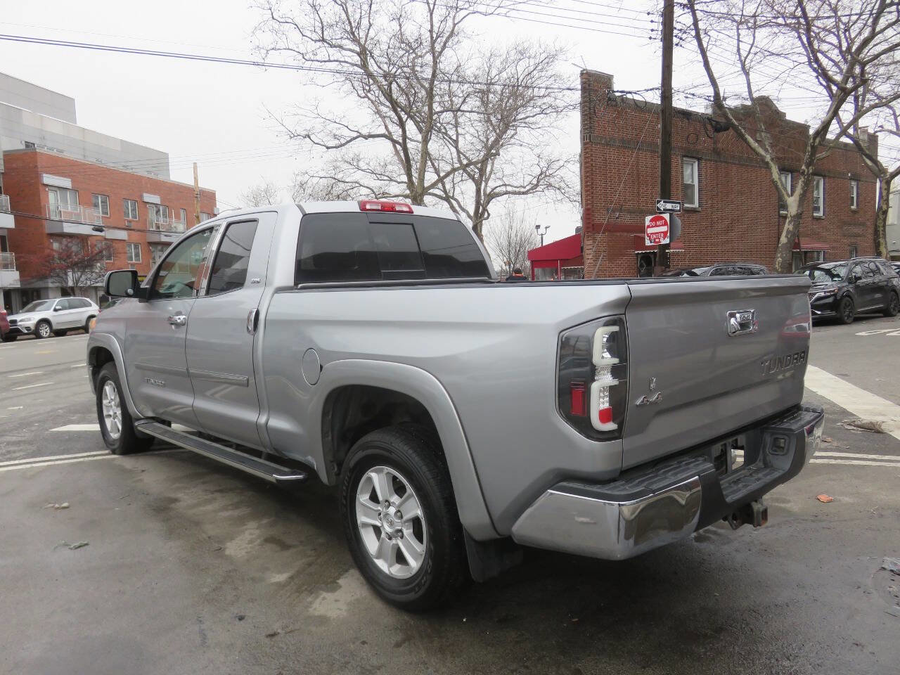 Used 2014 Toyota Tundra SR5 w/ SR5 Upgrade Package AWD/4WD image 5