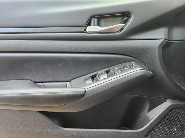 Used 2024 Nissan Altima 2.5 SV w/ SV Premium Package FWD image 21