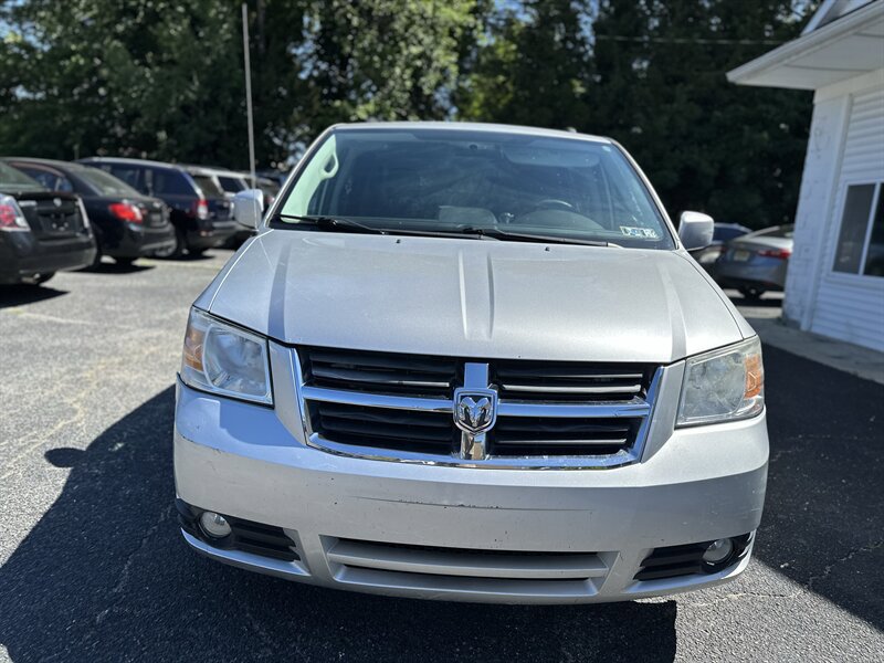 Used 2010 Dodge Grand Caravan SXT FWD image 3