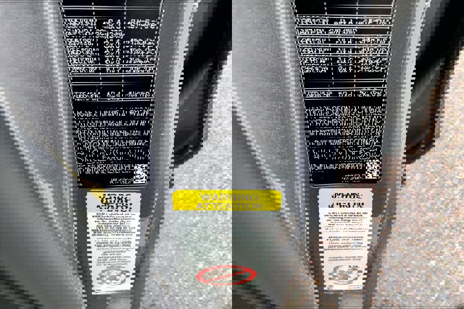 Certified 2025 Land Rover Discovery Sport Dynamic SE image 30