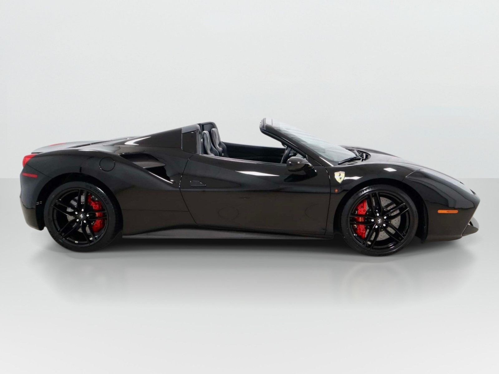 Used 2018 Ferrari 488 Spider RWD image 6
