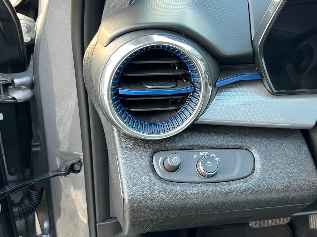 Used 2025 Chevrolet Trax LT image 17