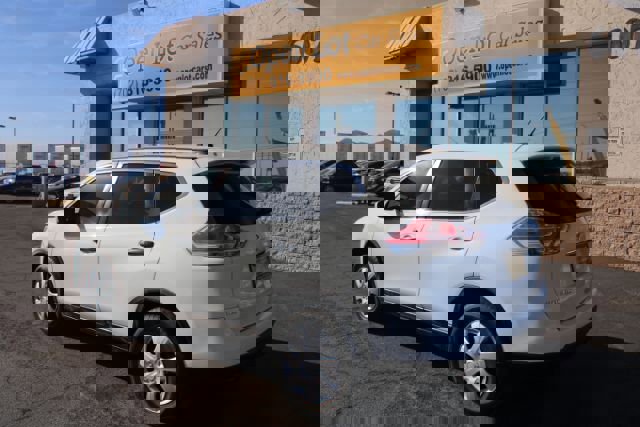 Used 2016 Nissan Rogue S AWD/4WD image 3