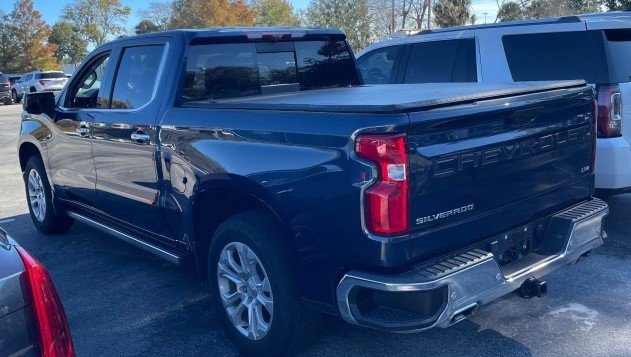 Used 2022 Chevrolet Silverado 1500 LTZ w/ LTZ Premium Package image 3