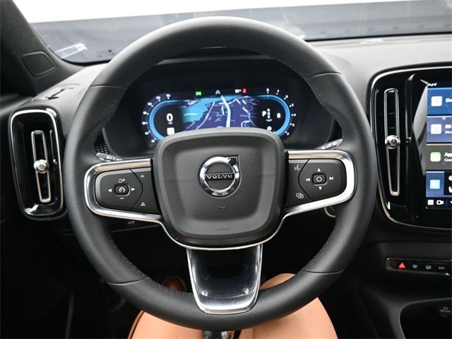 Used 2024 Volvo XC40 B5 Plus image 22