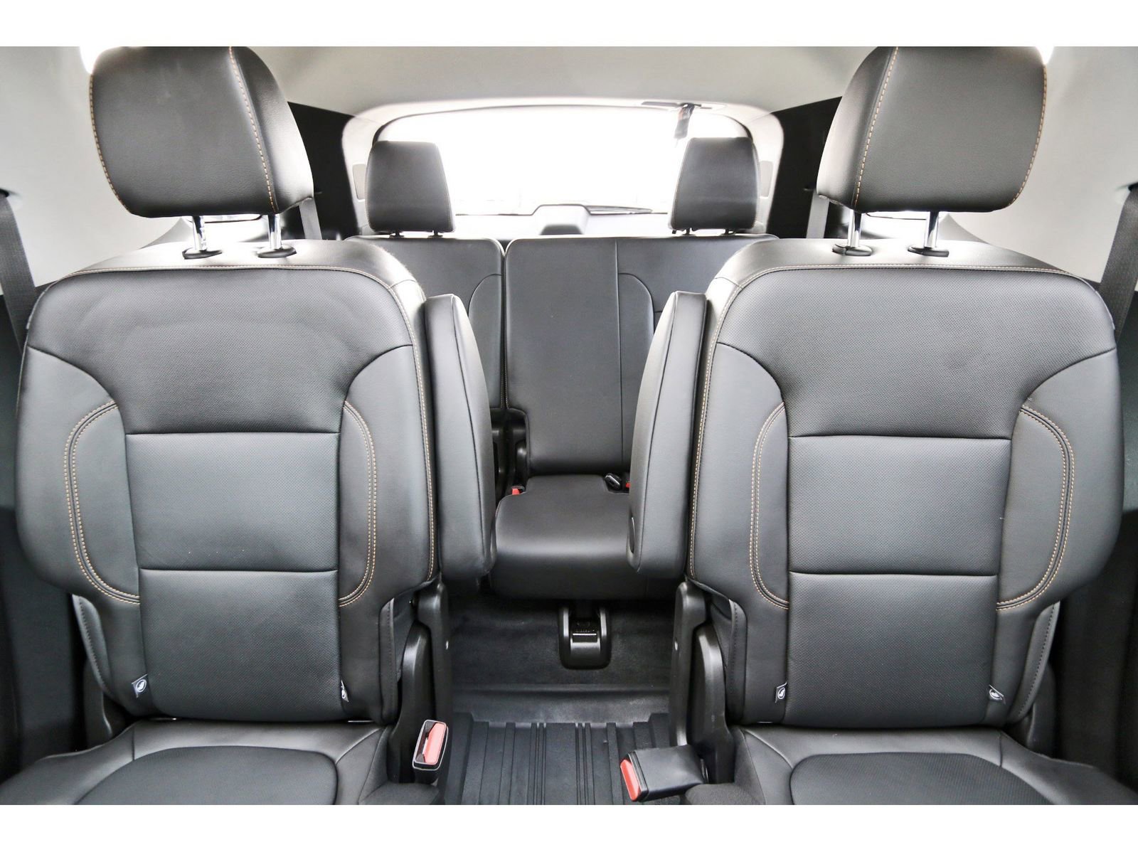Used 2021 Chevrolet Traverse Premier w/ LPO, Floor Liner Package FWD image 16