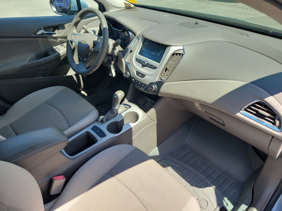 Used 2018 Chevrolet Cruze LS FWD image 32