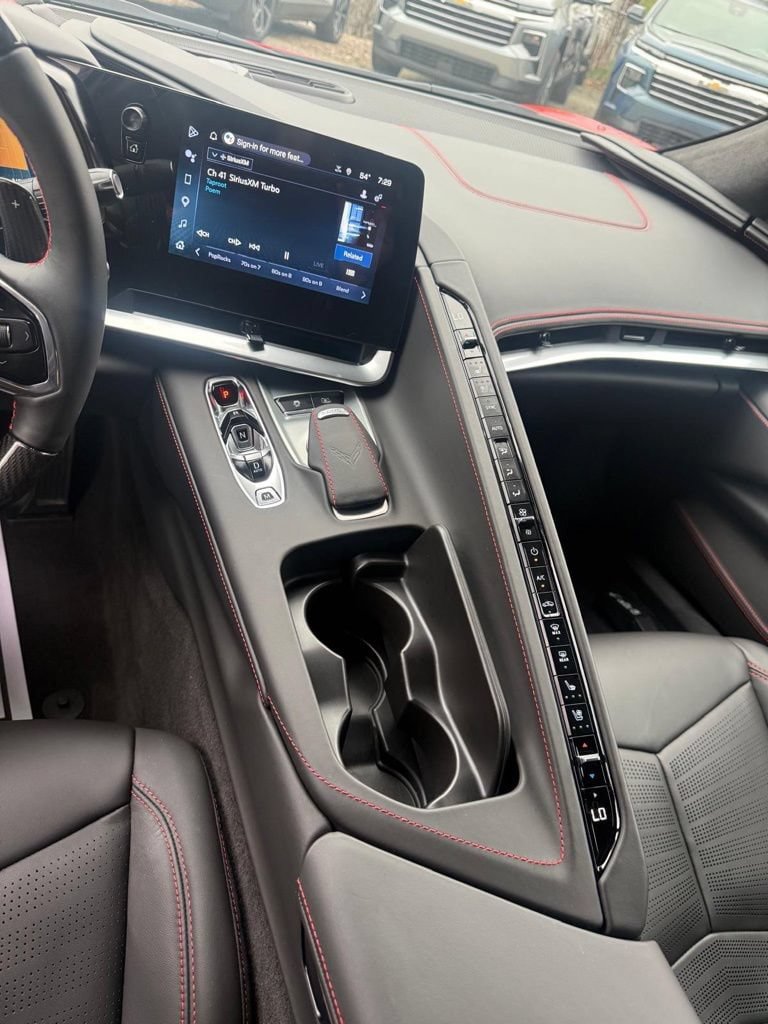 Used 2025 Chevrolet Corvette Z06 RWD image 31