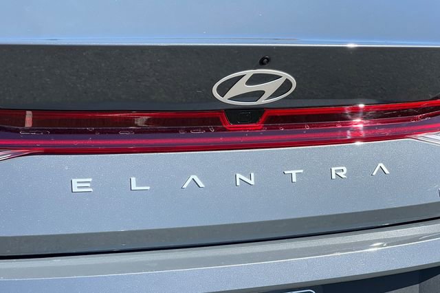 New 2026 Hyundai Elantra Hybrid FWD image 9