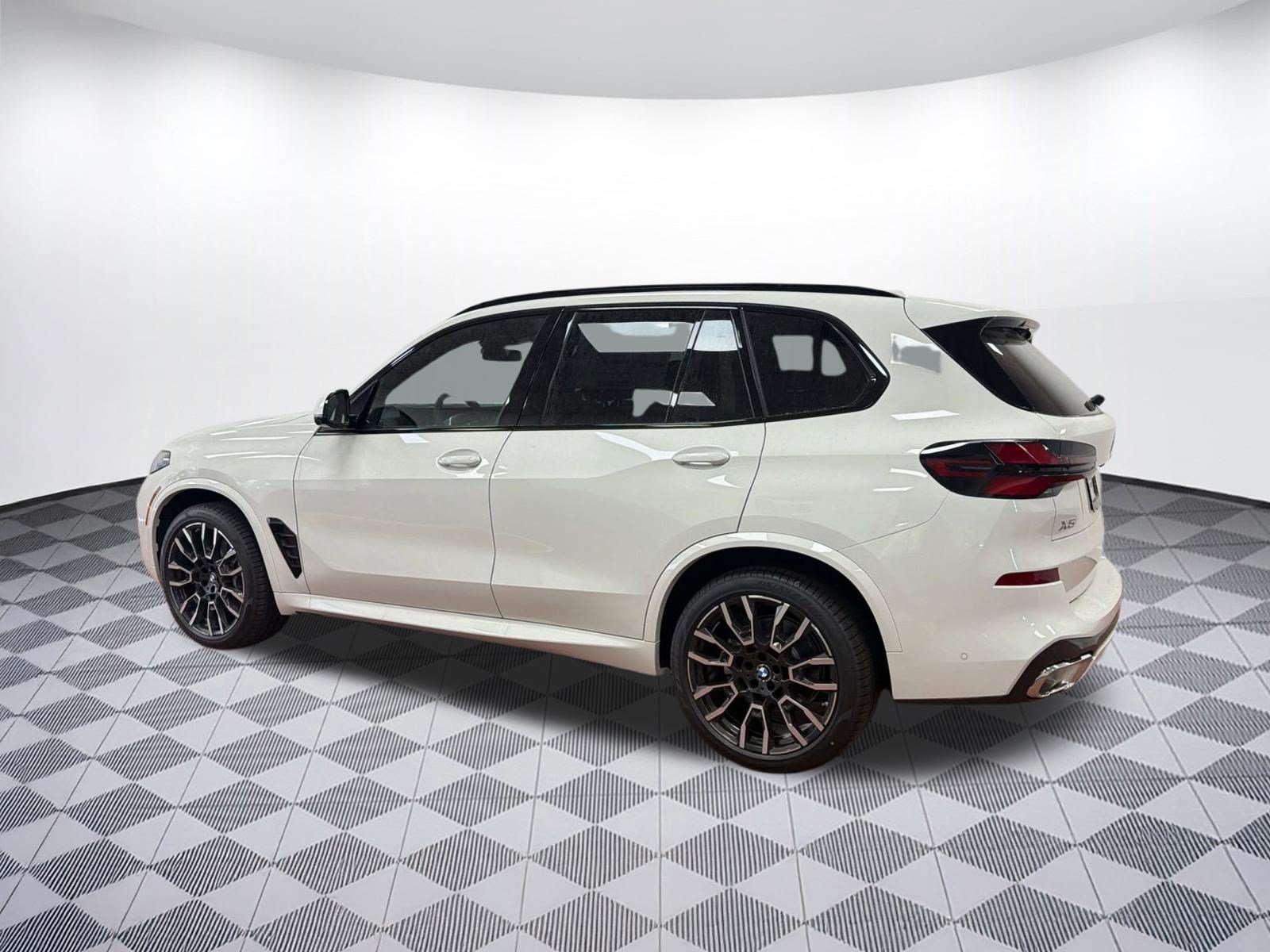 Used 2026 BMW X5 xDrive40i w/ M Sport Package AWD/4WD image 3