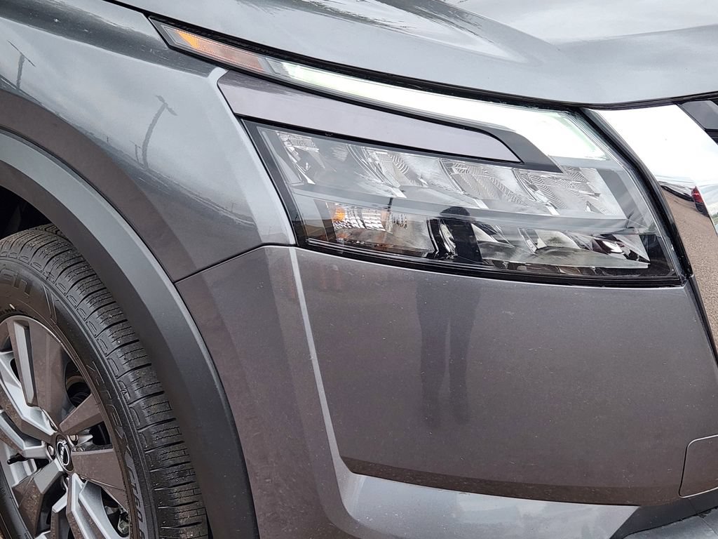 Used 2025 Nissan Pathfinder SV FWD image 28