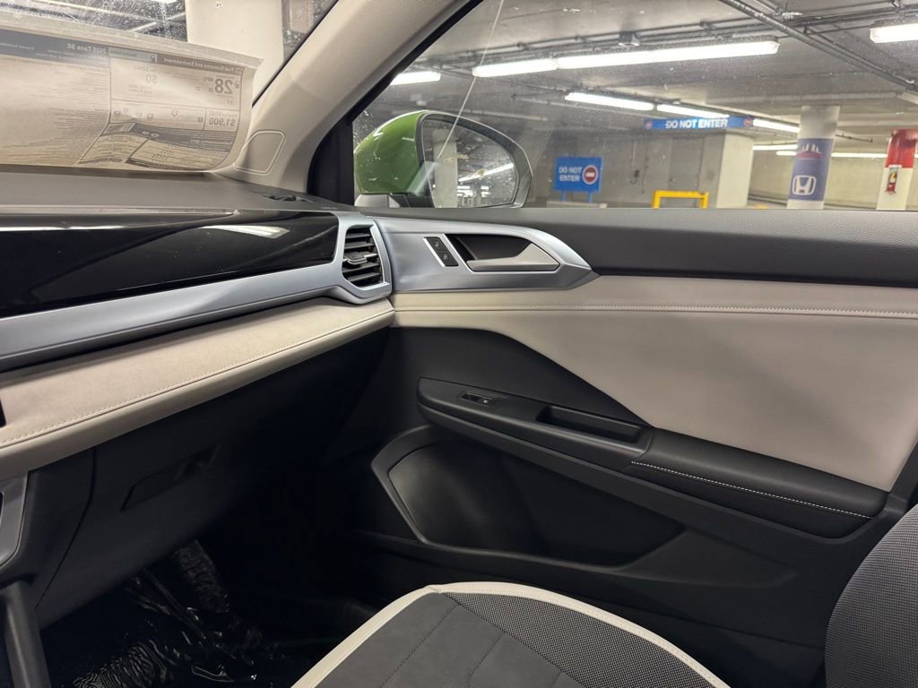 New 2025 Volkswagen Taos SE AWD/4WD image 31