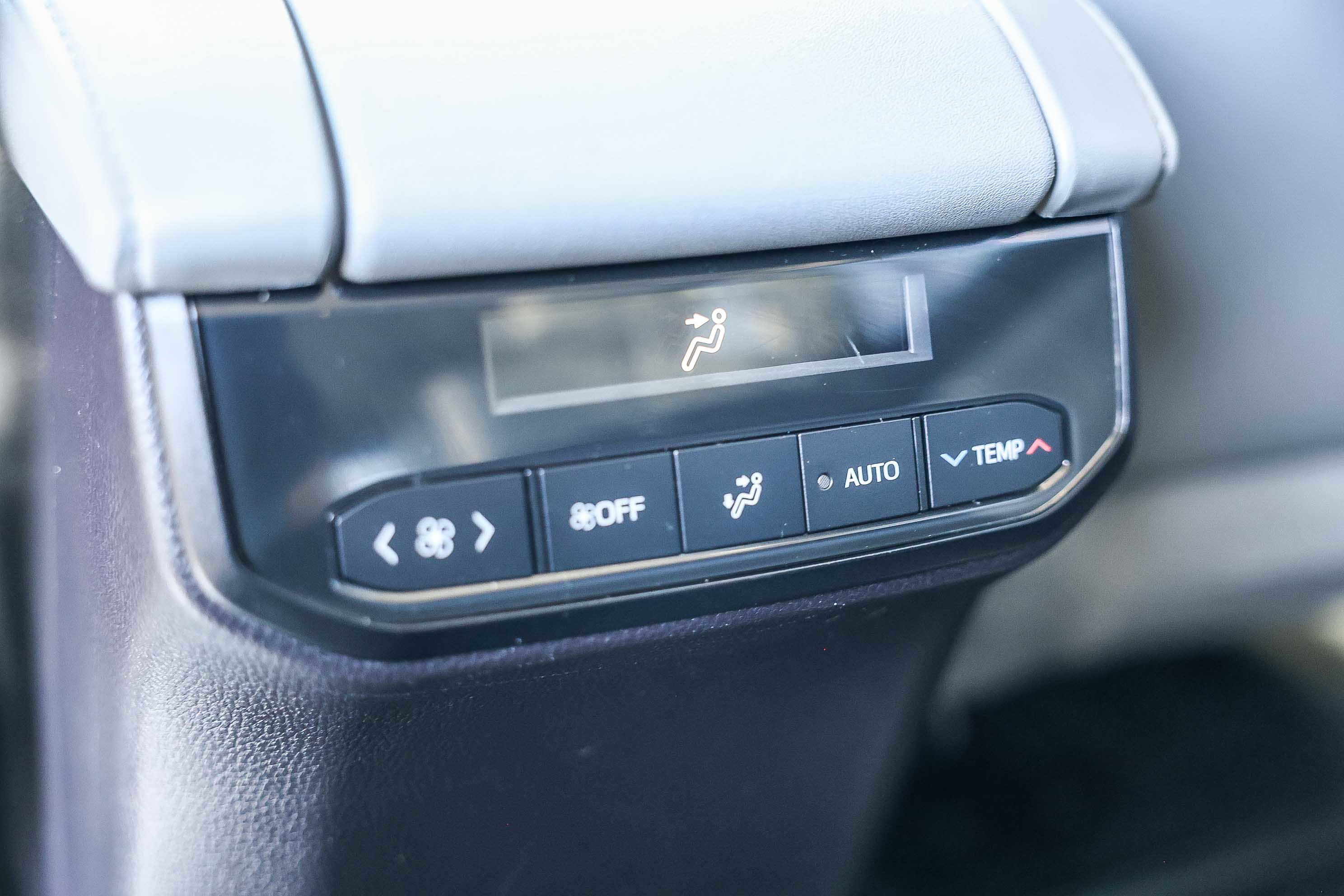 Used 2022 Toyota Highlander XLE image 7