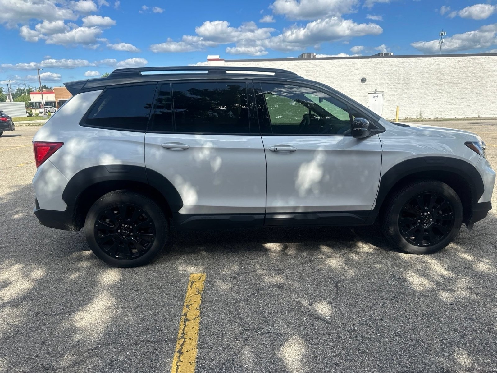 Used 2022 Honda Passport Elite image 2