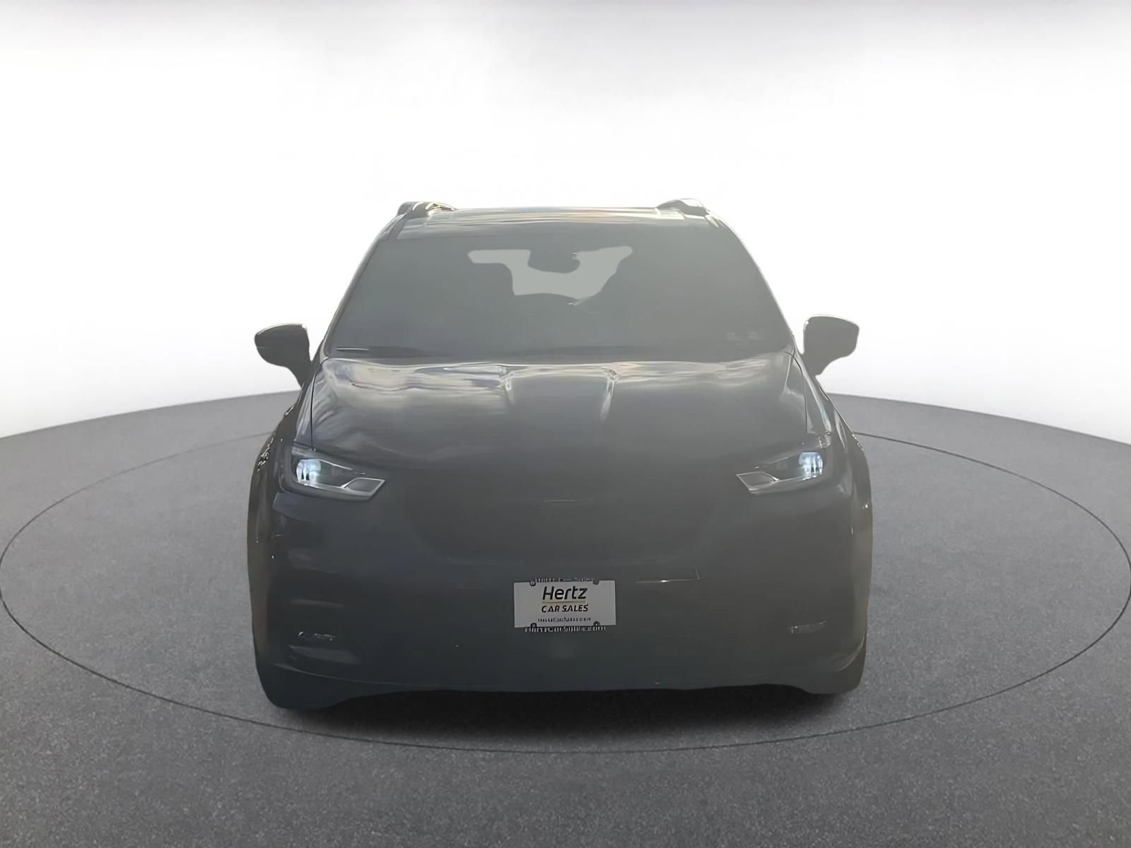 Used 2025 Chrysler Pacifica Limited image 11