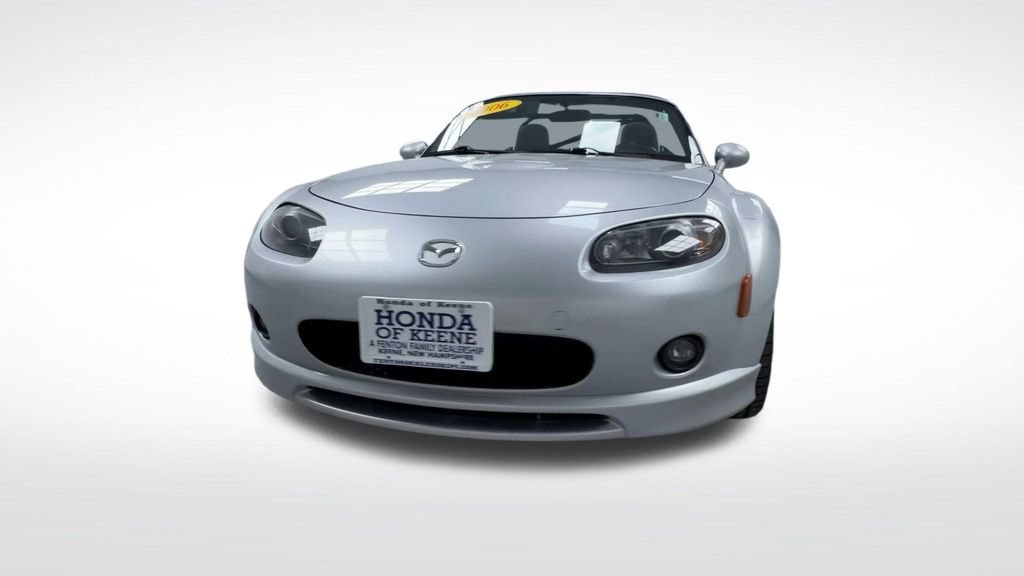 Used 2006 MAZDA MX-5 Miata Grand Touring w/ Premium Pkg RWD image 3