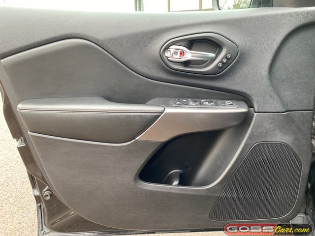 Used 2020 Jeep Cherokee Limited image 24