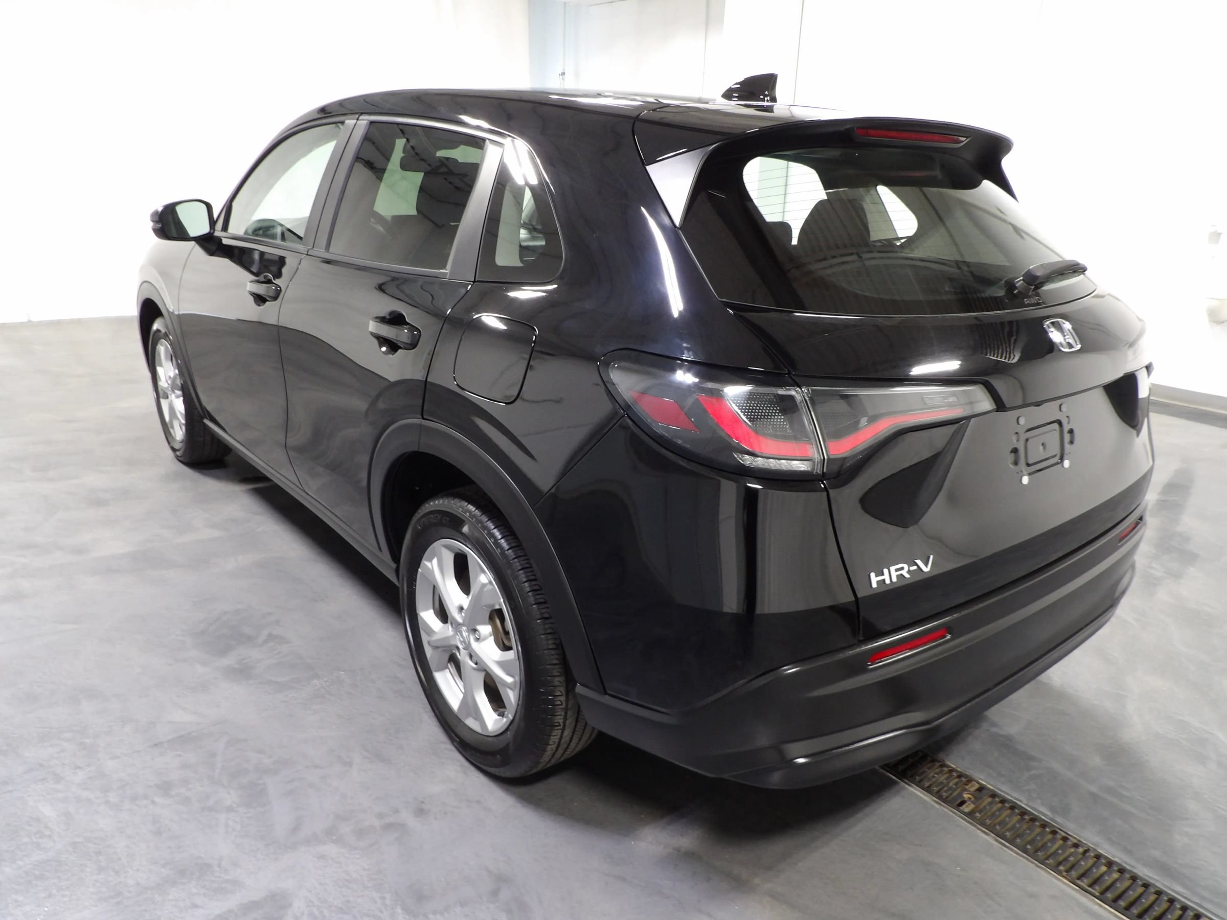 Used 2025 Honda HR-V LX image 7