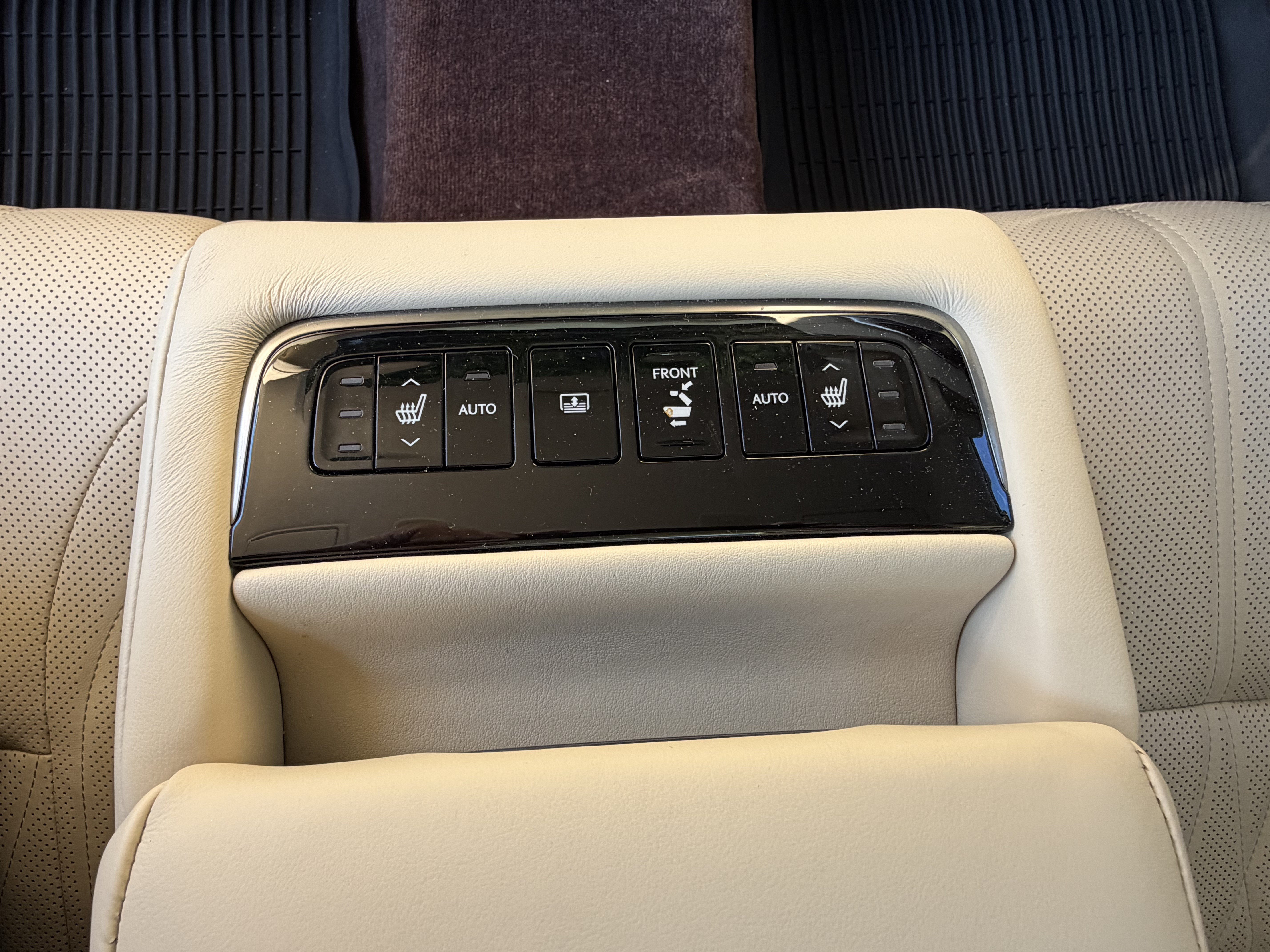 Used 2019 Lexus LS 500 w/ Interior Upgrade Package RWD image 39