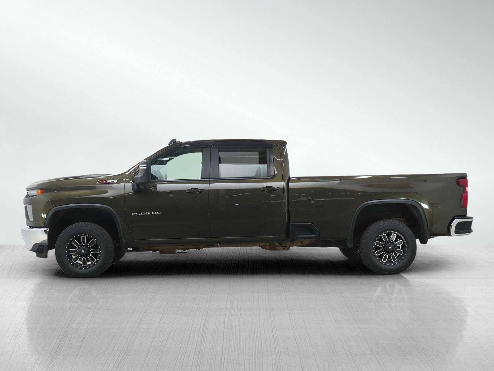 Used 2023 Chevrolet Silverado 2500 LT image 3