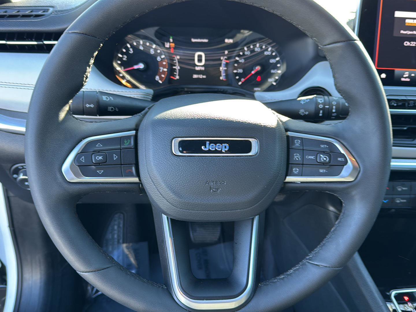 Used 2025 Jeep Compass Limited image 17