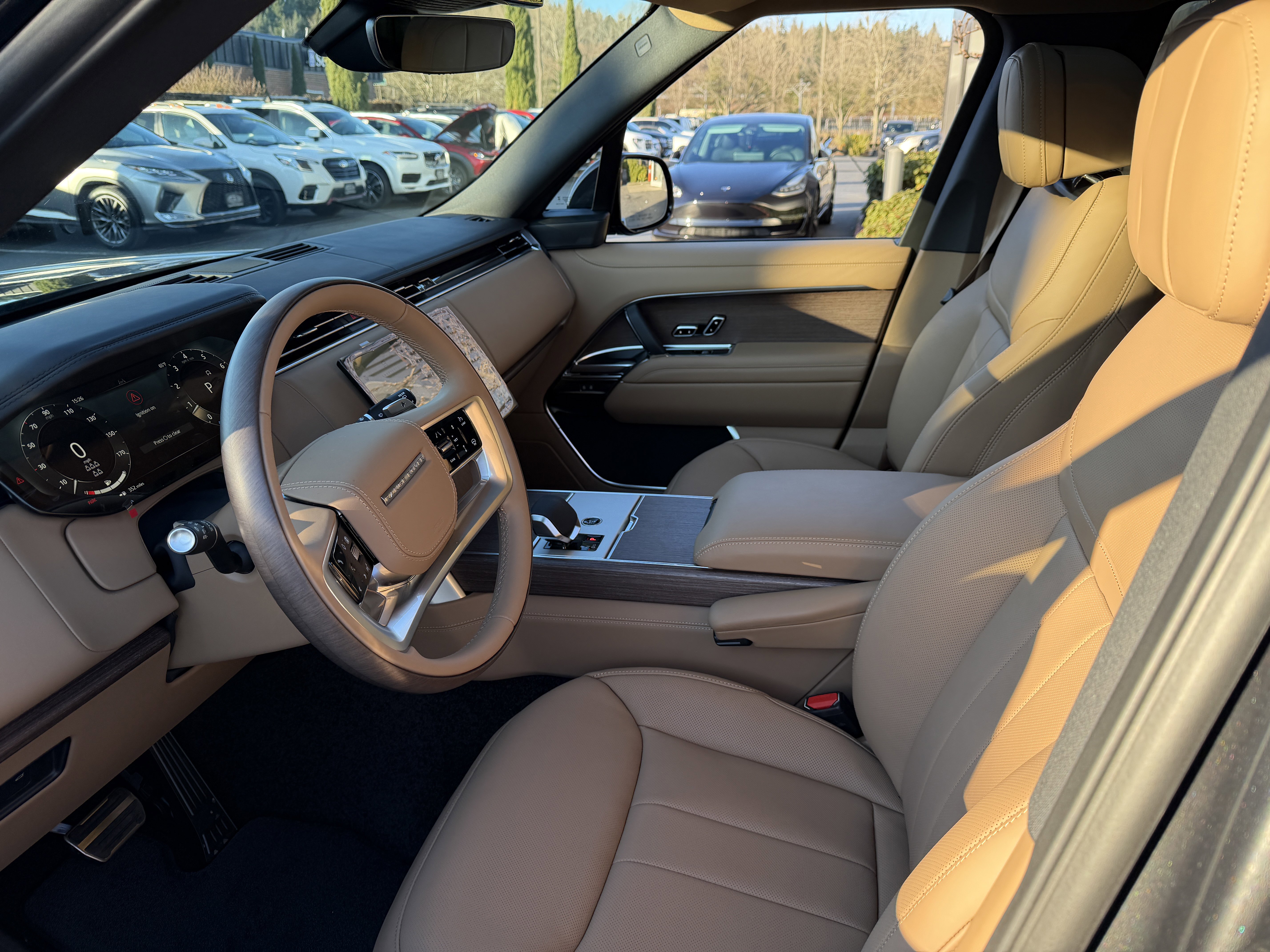 New 2026 Land Rover Range Rover Long Wheelbase SE AWD/4WD image 19