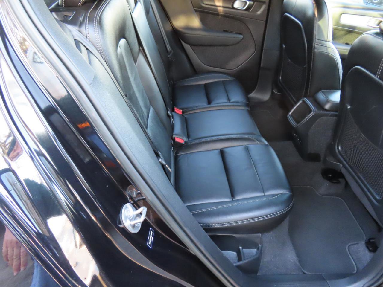 Used 2022 Volvo XC40 T5 Momentum image 14