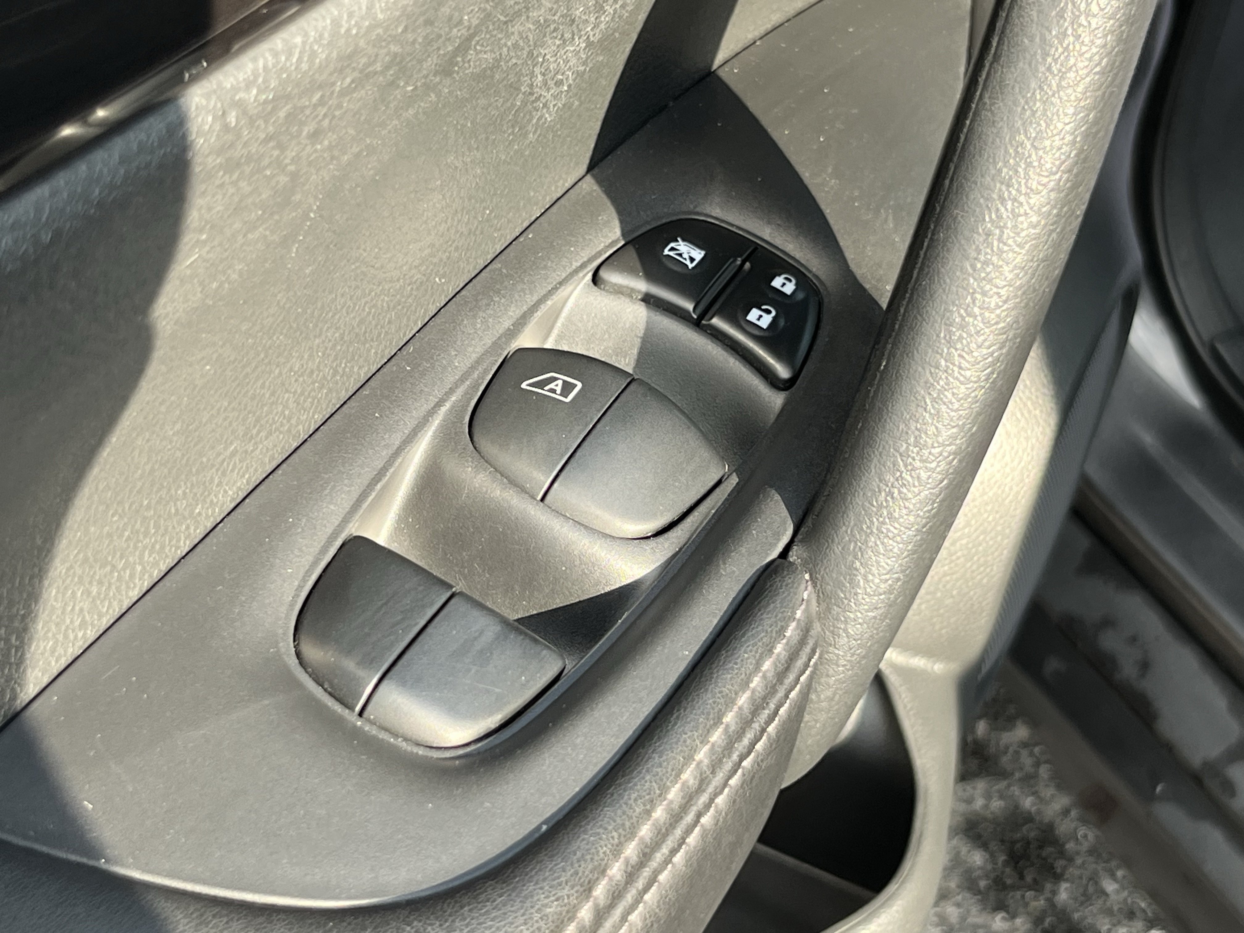 Used 2018 Nissan Rogue SV w/ Premium Package AWD/4WD image 21