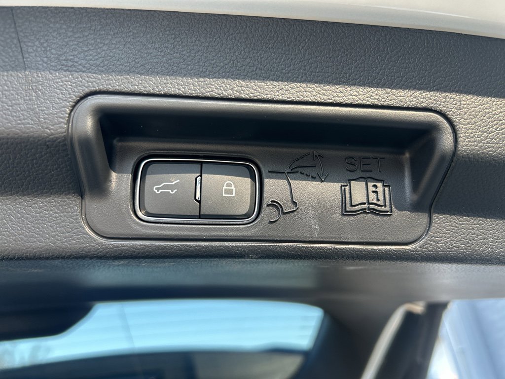 Used 2025 Ford Explorer Platinum image 11