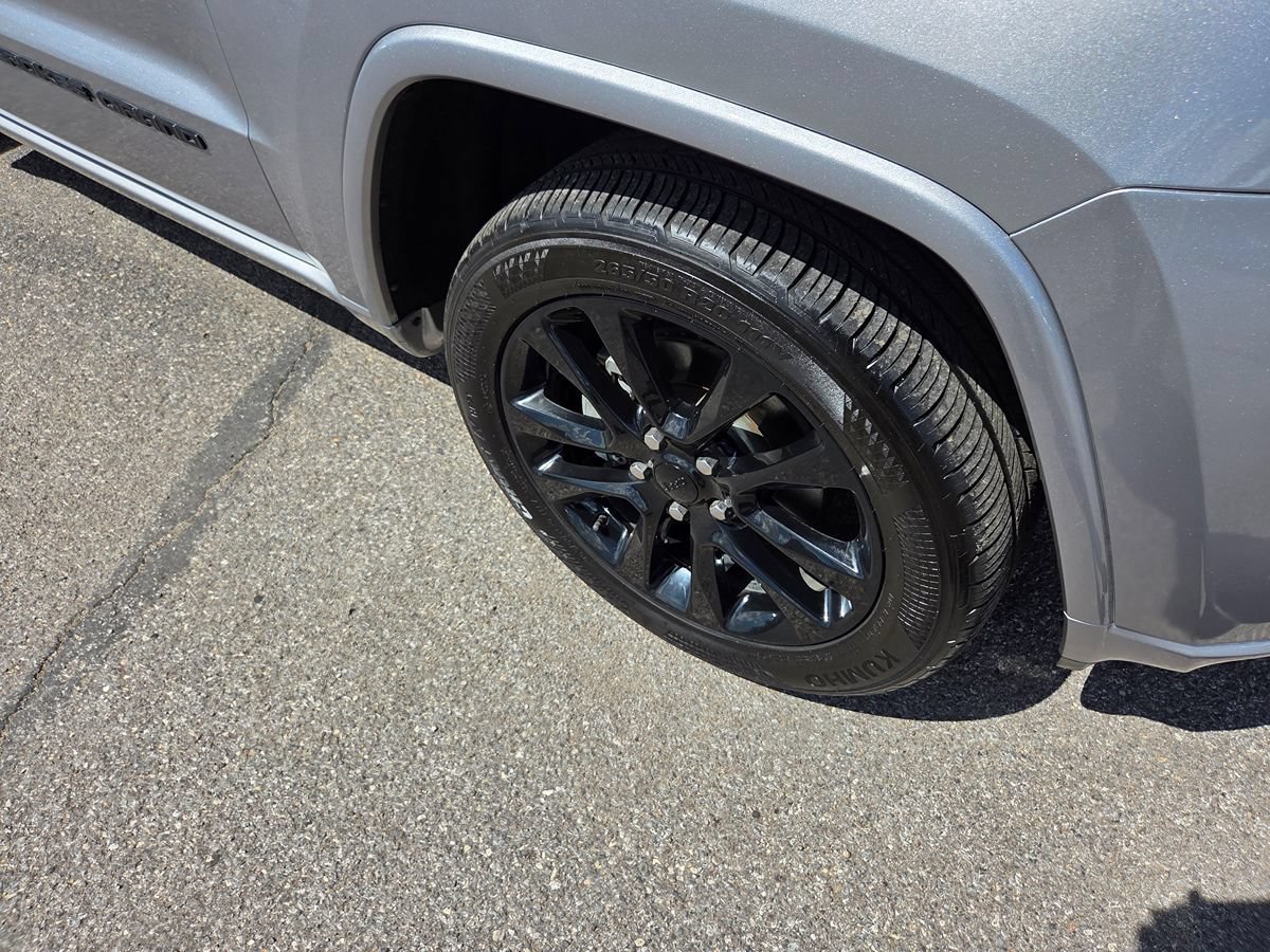Used 2018 Jeep Grand Cherokee Altitude RWD image 31