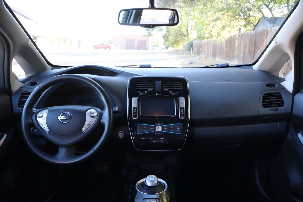 Used 2016 Nissan Leaf SV image 16