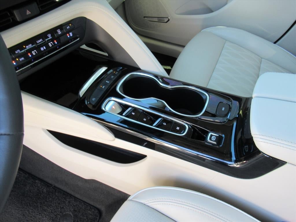Used 2022 Buick Envision Avenir w/ Technology Package II FWD image 17