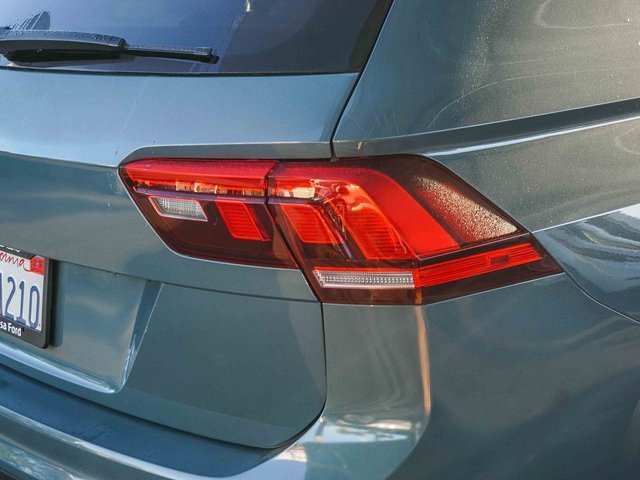 Used 2019 Volkswagen Tiguan SE w/ Panoramic Sunroof Package image 8