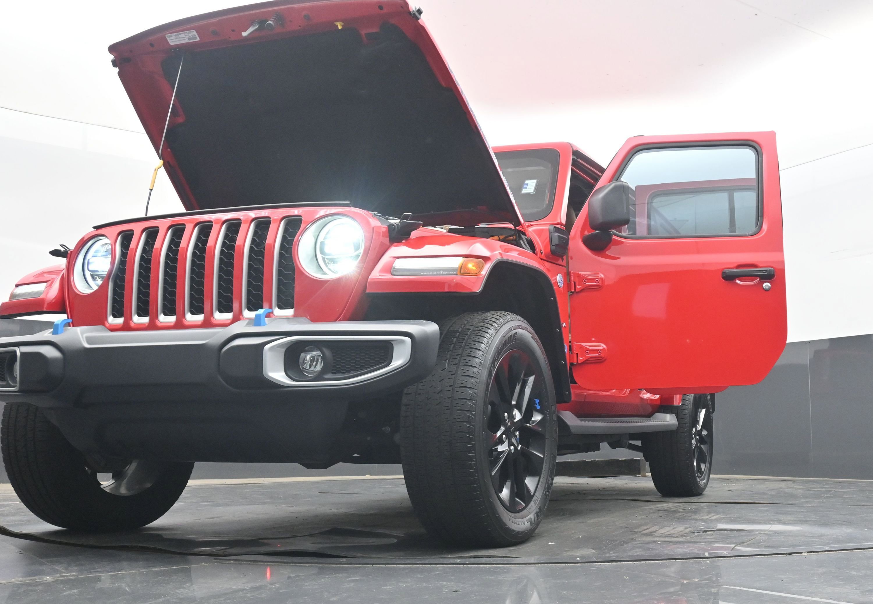 Used 2022 Jeep Wrangler Unlimited Sahara w/ Cold Weather Group AWD/4WD image 42