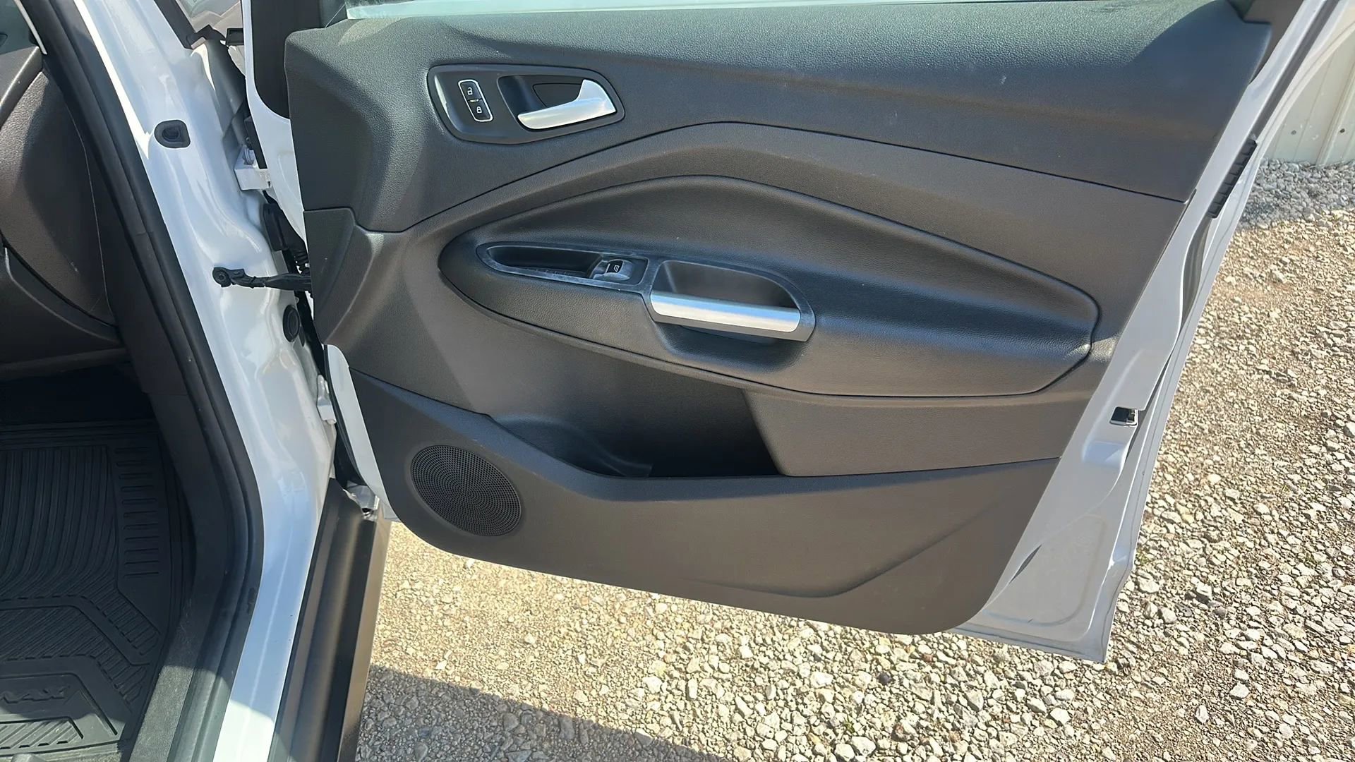 Used 2015 Ford C-MAX SE w/ Interior Protection Package image 16