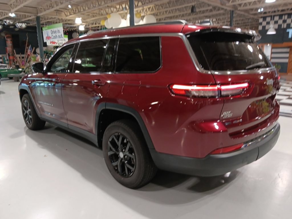 Used 2022 Jeep Grand Cherokee L Limited AWD/4WD image 8