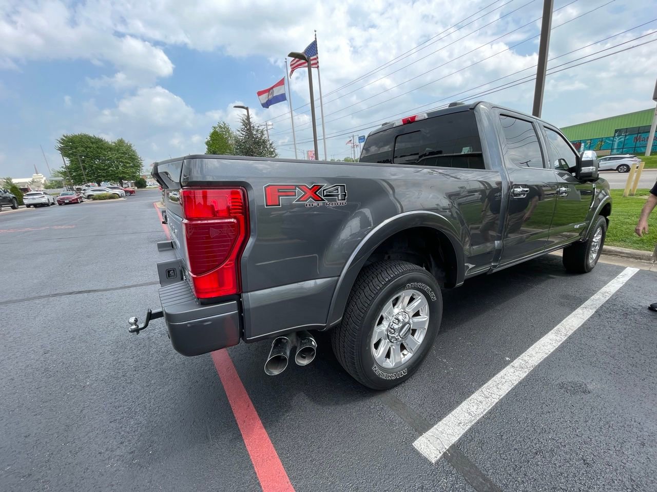 Used 2020 Ford F250 Platinum w/ FX4 Off-Road Package AWD/4WD image 5