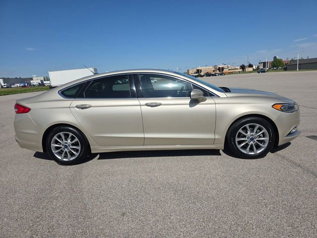 Used 2017 Ford Fusion SE w/ Fusion SE Technology Package FWD image 14