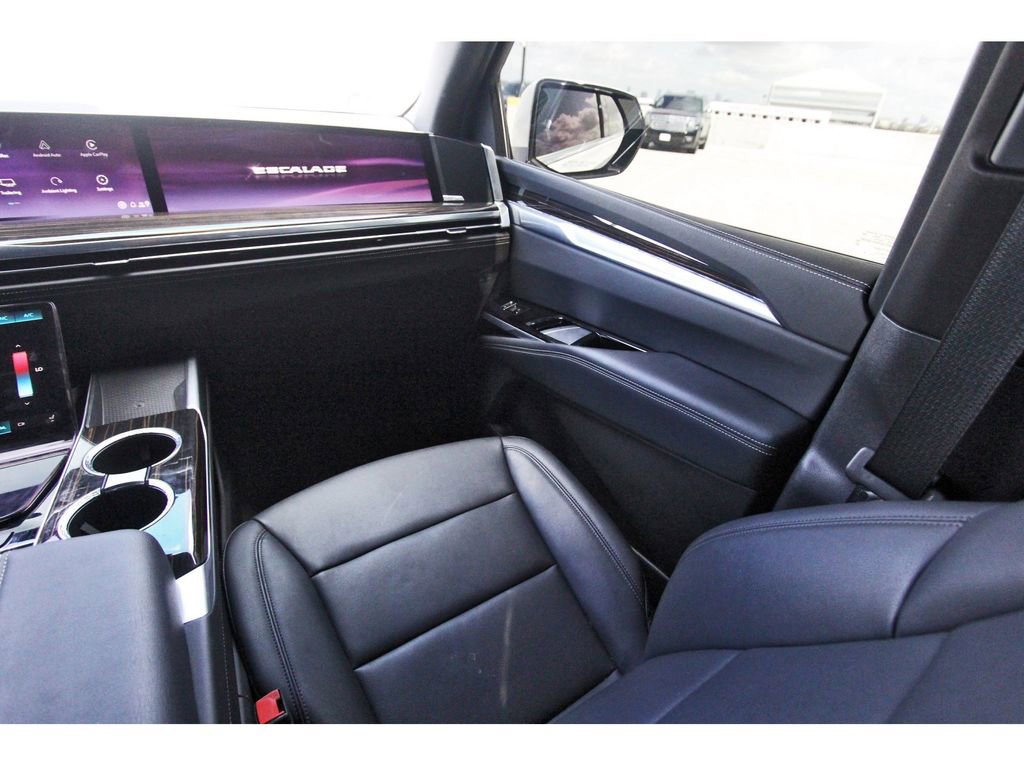 Certified 2025 Cadillac Escalade Luxury RWD image 10