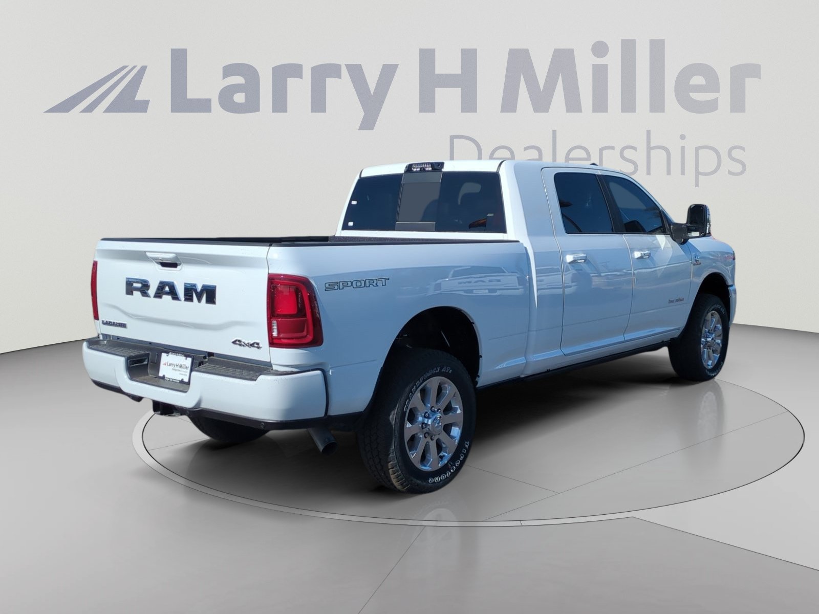 New 2026 RAM 2500 Laramie AWD/4WD image 5