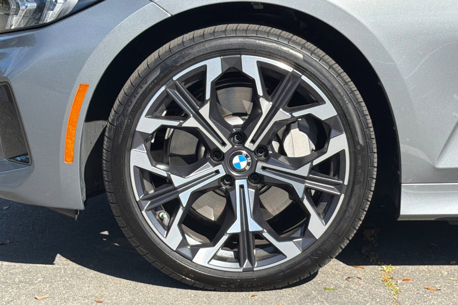 Used 2025 BMW 330i Sedan w/ Premium Package image 38