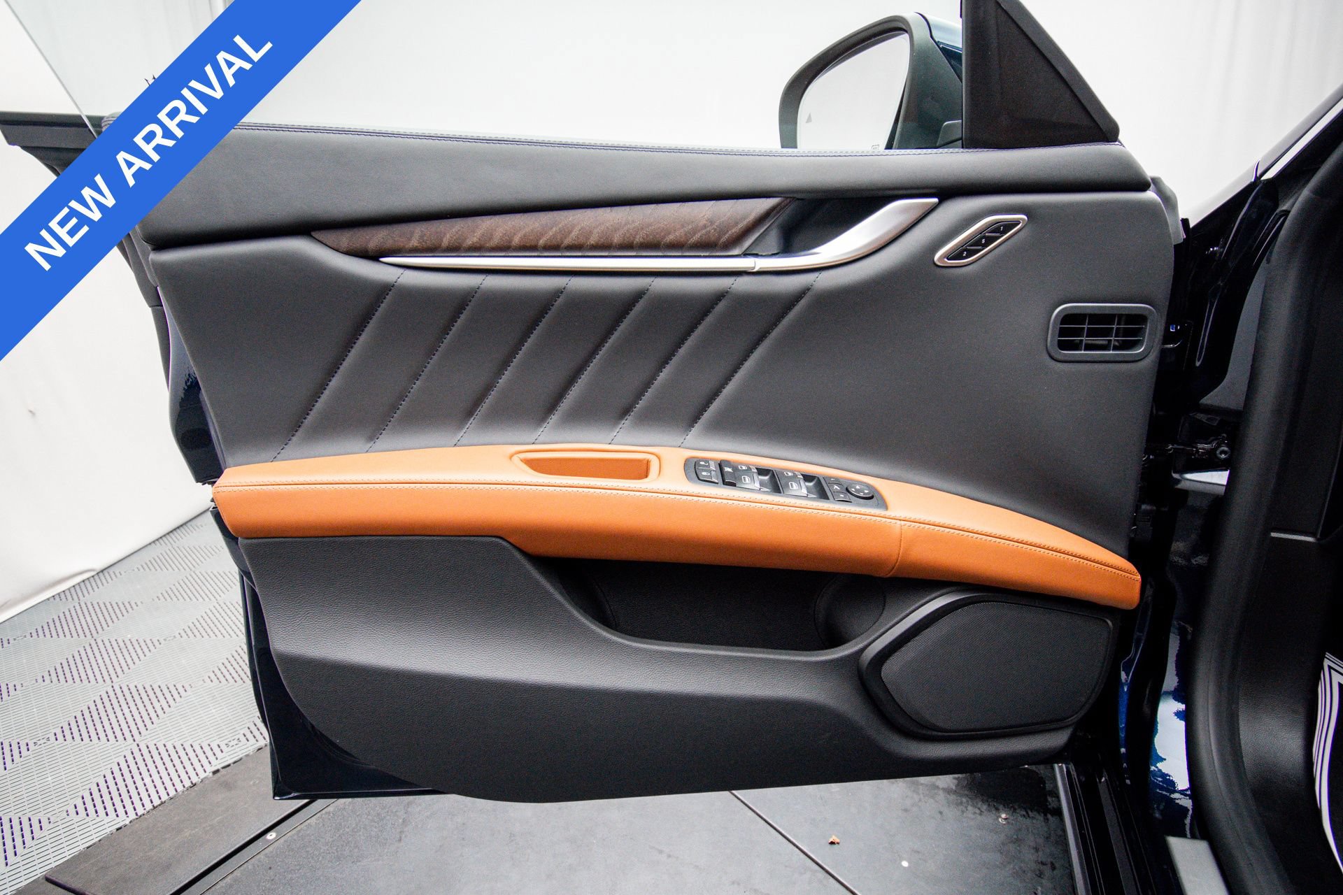 Used 2023 Maserati Ghibli Modena Q4 AWD/4WD image 29