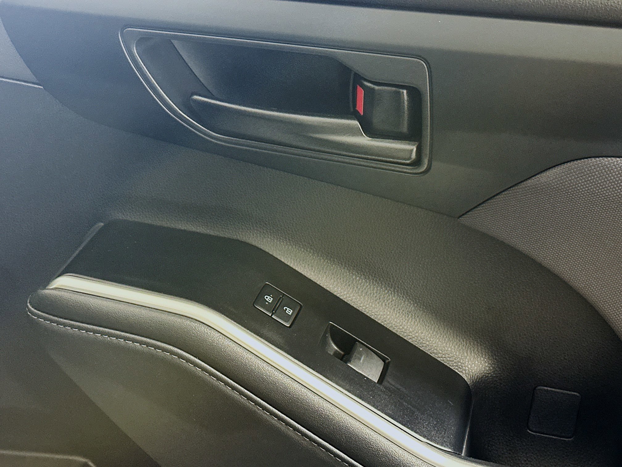 Used 2023 Toyota Highlander L image 29